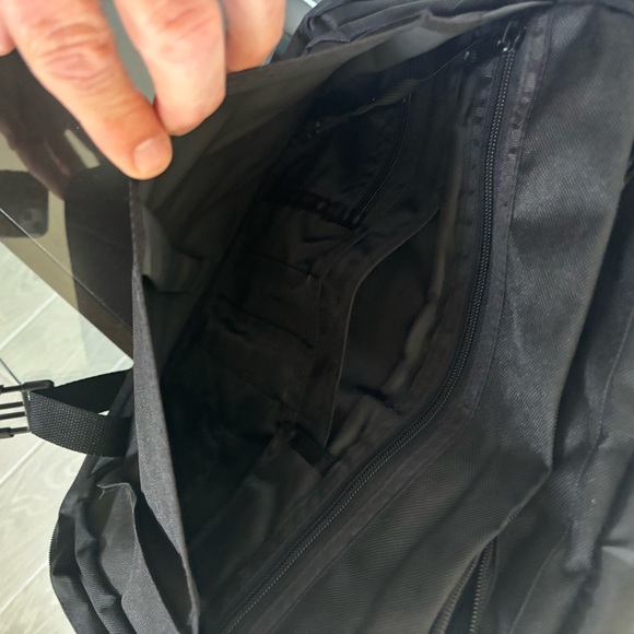 Axiz Group messenger bag with shoulder strap new with tags - Picture 5 of 6